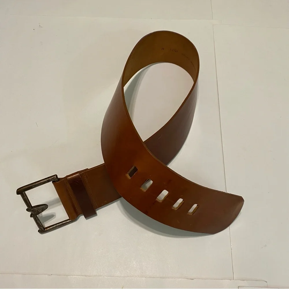 Jennifer graham Genuine Leather belt, size medium. Light brown